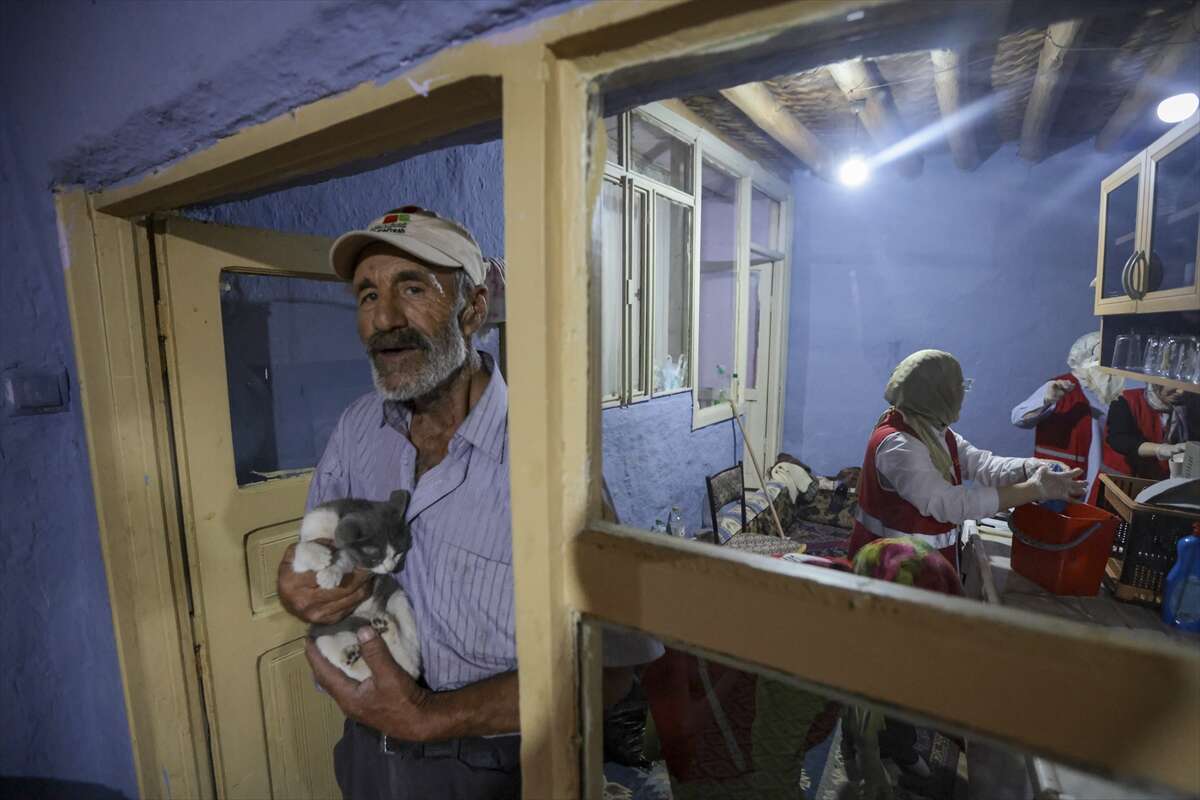 Konya’da engelli kız ve babasına yürek ısıtan dokunuş 14